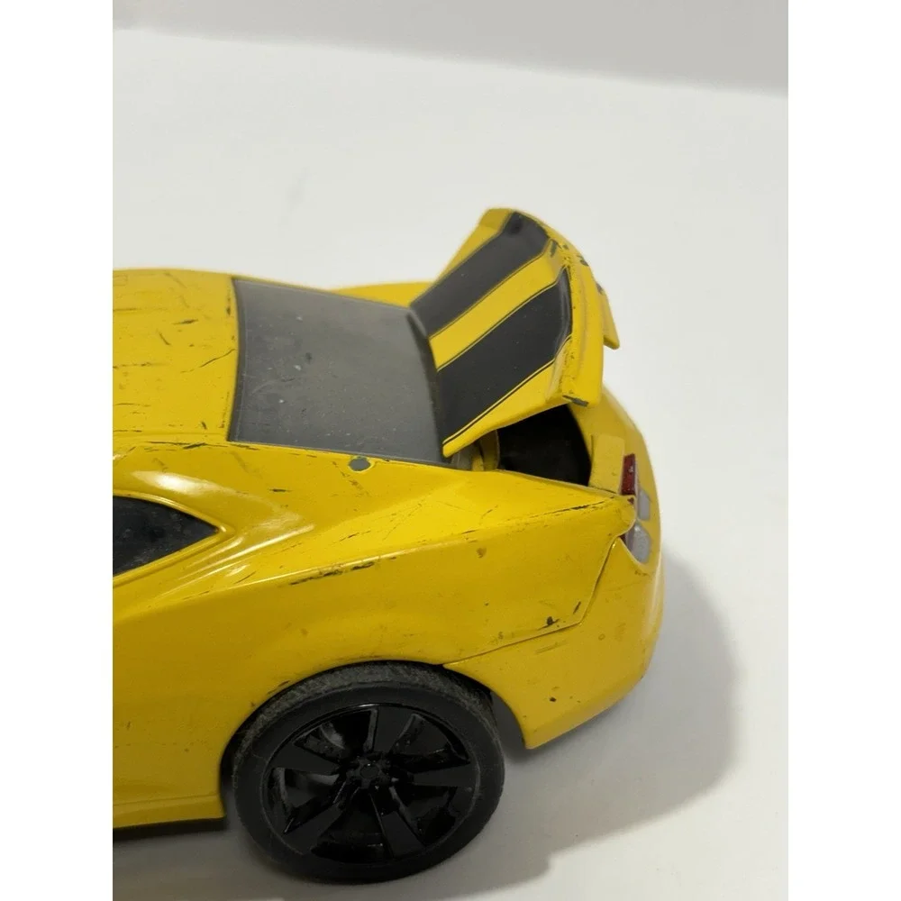 2010 Chevy Camaro SS Yellow in 1/24 Scale by Jada